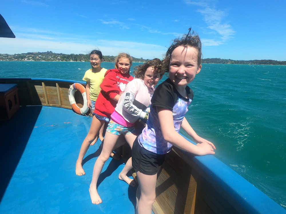 kids enjoying the rock adventure cruise